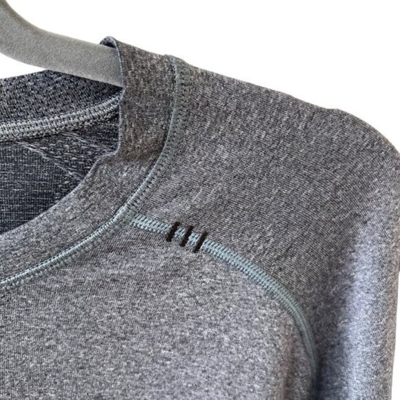 Lululemon Men's Long Sleeved Athletic Tee Size Medium - Picture 3 of 7